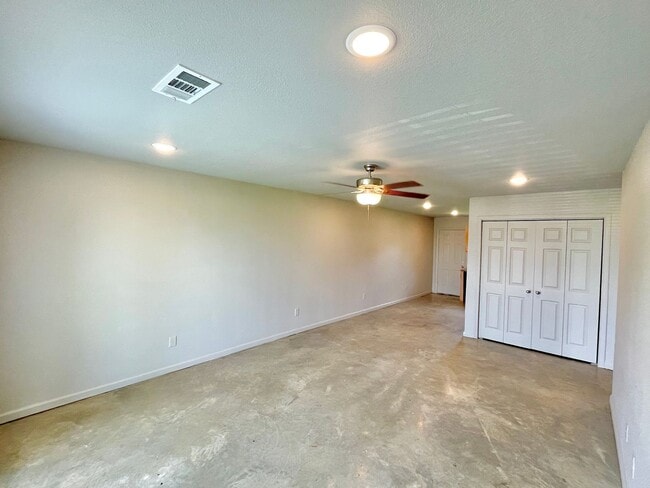 Building Photo - 2 Bed / 1 Bath Duplex in Weiner, AR
