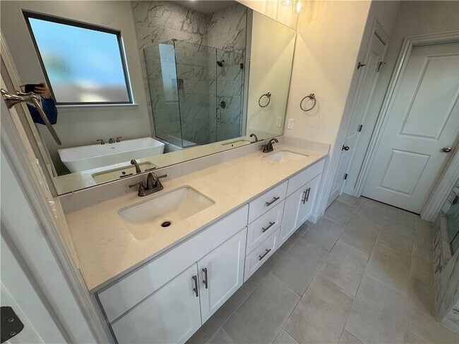 Building Photo - 3004 S 14th St