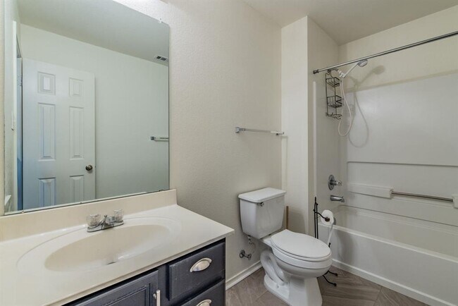 Building Photo - 407 Greener Dr