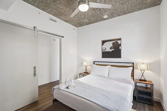 Building Photo - 222 E Jefferson St