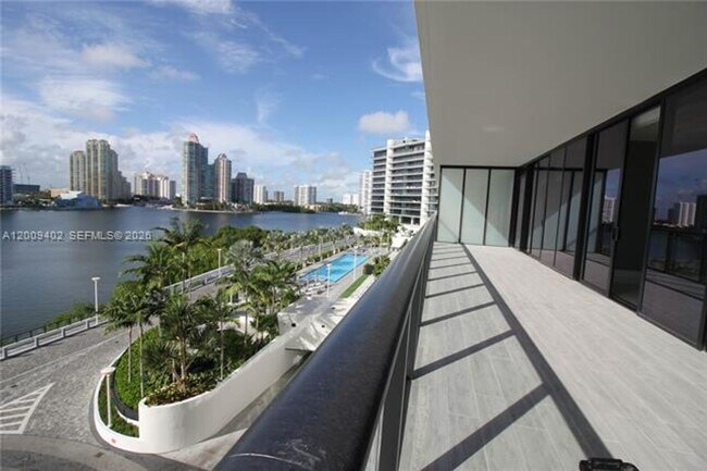 Building Photo - 5000 Island Estates Dr