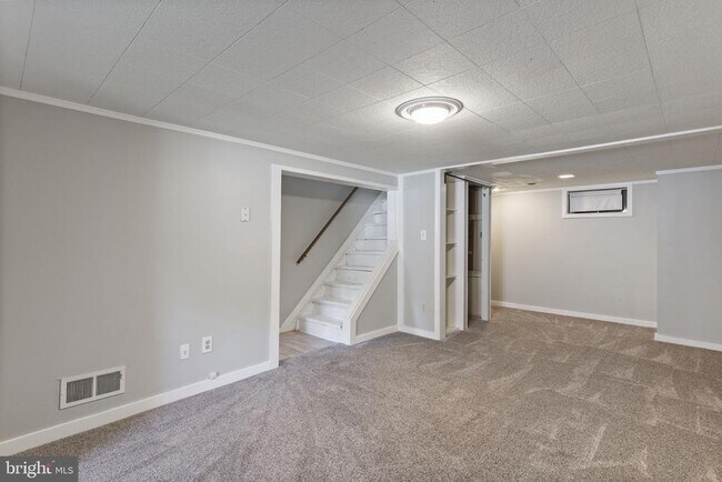 Building Photo - 4023 Poplar St
