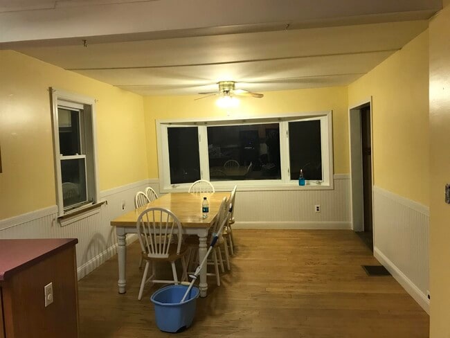 Building Photo - 293 Bear Hill Rd