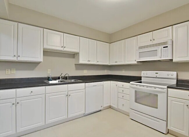 Building Photo - 728 Harbor Way