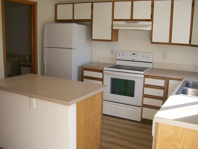 Building Photo - 2900 Ross Dr