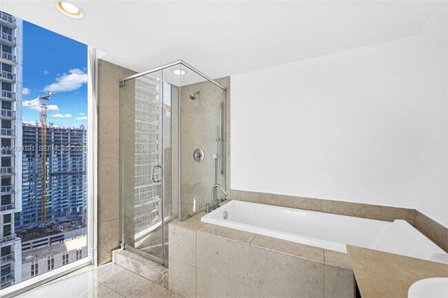 Building Photo - 475 Brickell Ave