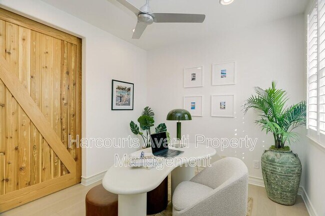 Building Photo - 409 N Cedros Ave