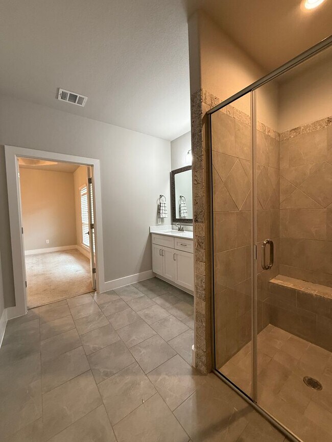 Building Photo - 3/2/2 GREAT NEIGHBORHOOD