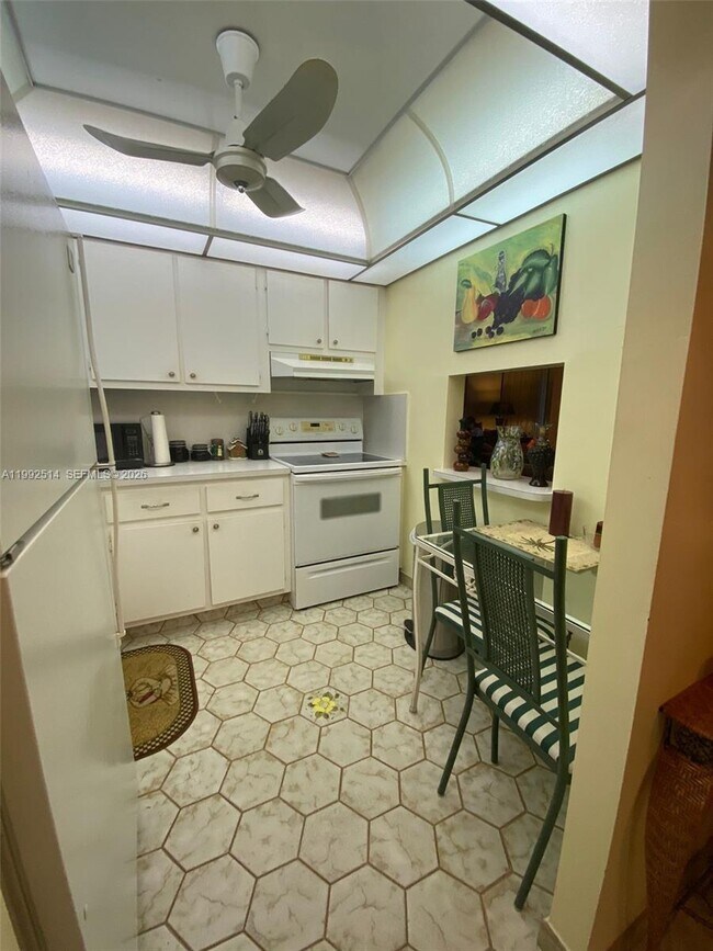 Building Photo - 8135 Sunrise Lakes Blvd