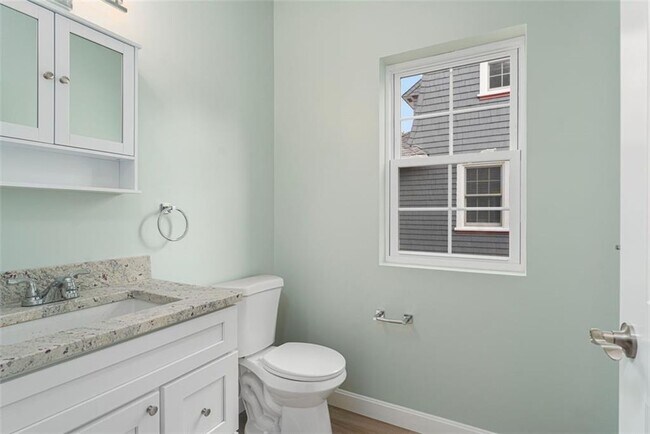 Building Photo - 47 Windsor Rd