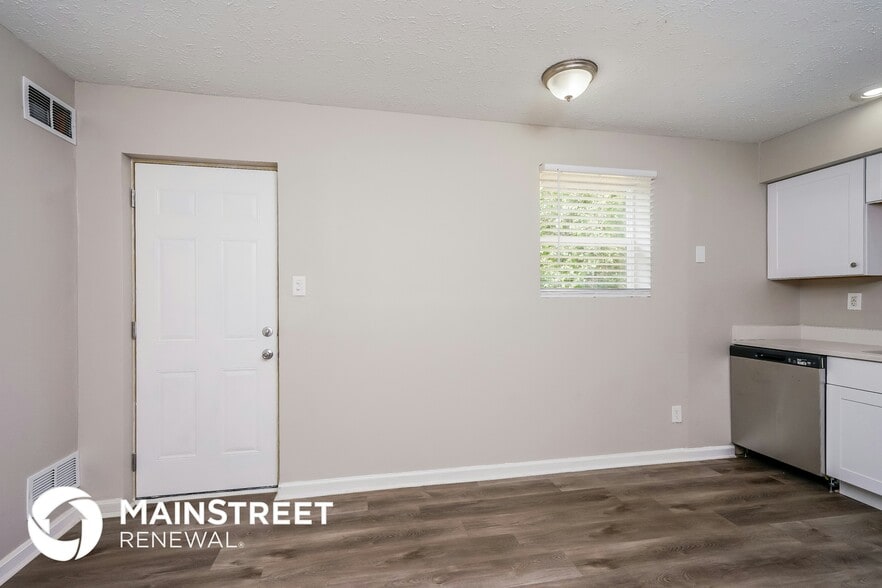 Building Photo - 6605 Six Mile Ln