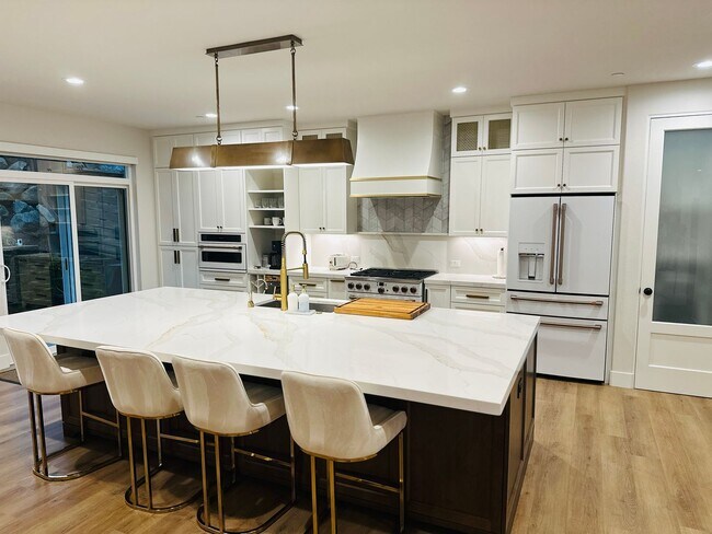 Building Photo - Gorgeous Custom Camas Home