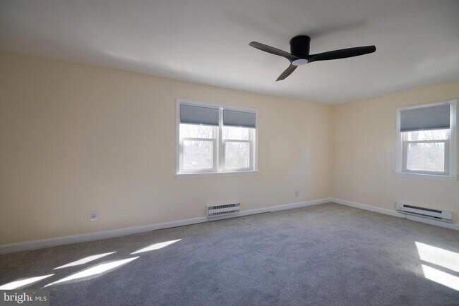 Building Photo - 224 Waverly Rd