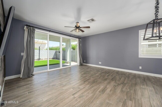 Building Photo - 542 E Bamboo Ln