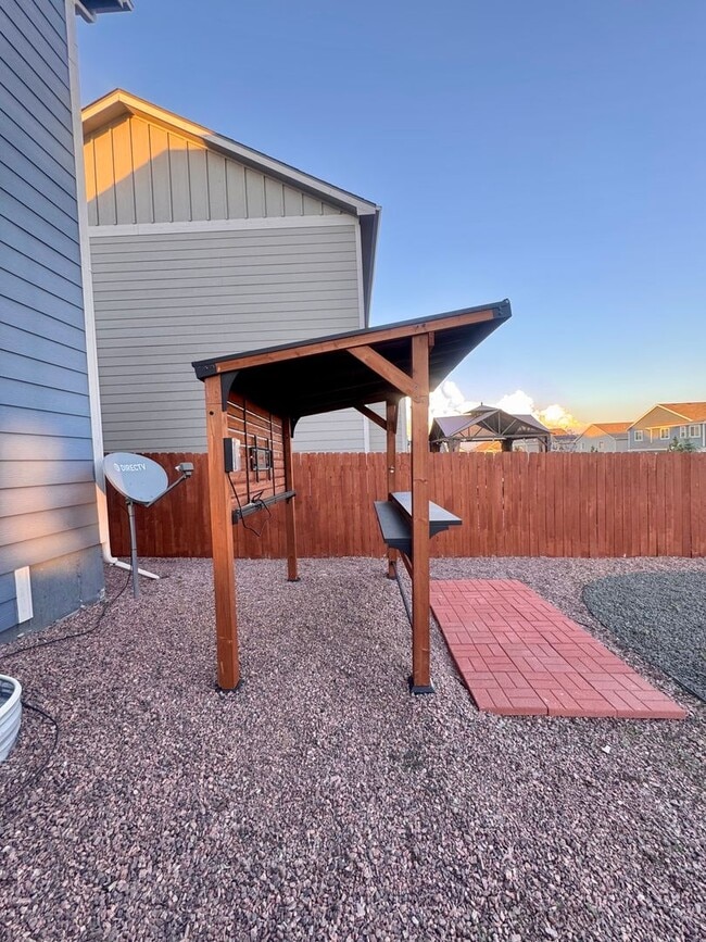 Building Photo - Beautiful 4 Bedroom Home in Peyton