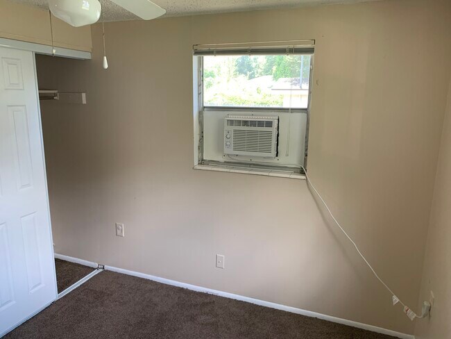 Building Photo - 1211 mook st