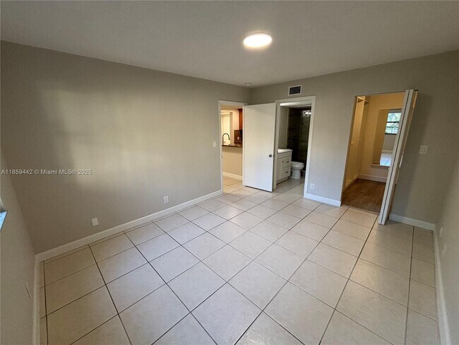 Building Photo - 8180 Geneva Ct