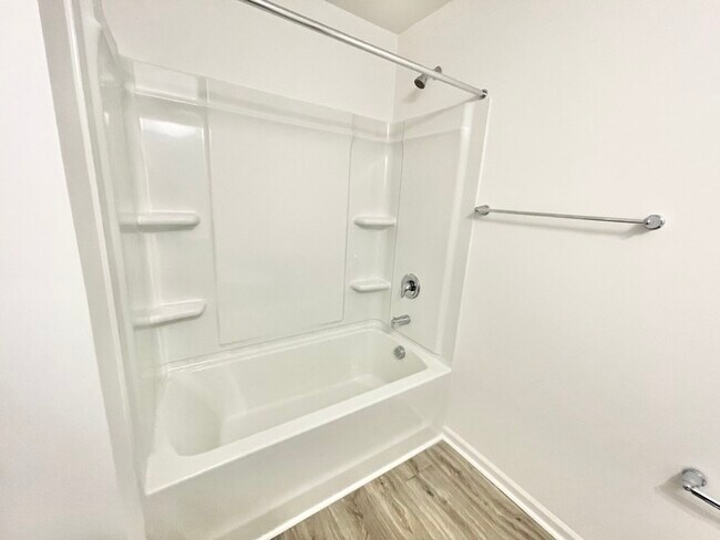 Building Photo - 2 Bedroom Townhome in Lowell (Minutes from I-85)- MOVE IN READY