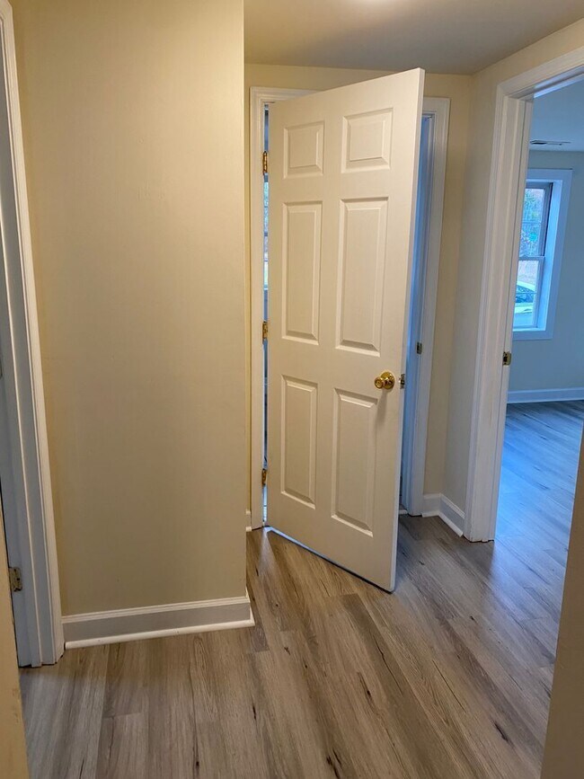 Building Photo - 2700 E Belt Blvd