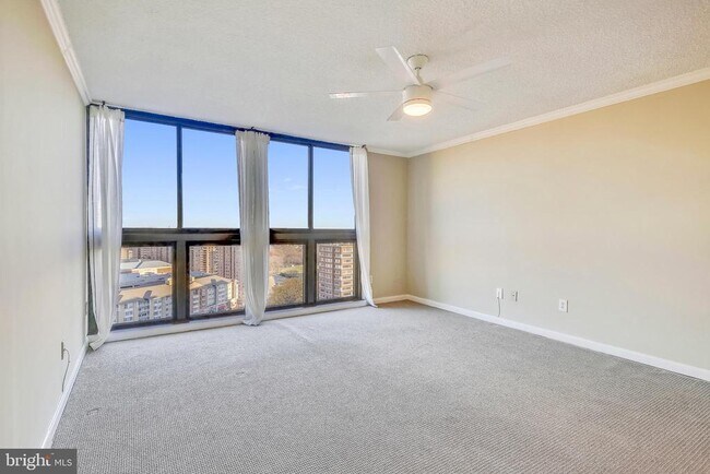 Building Photo - 1101 S Arlington Ridge Rd