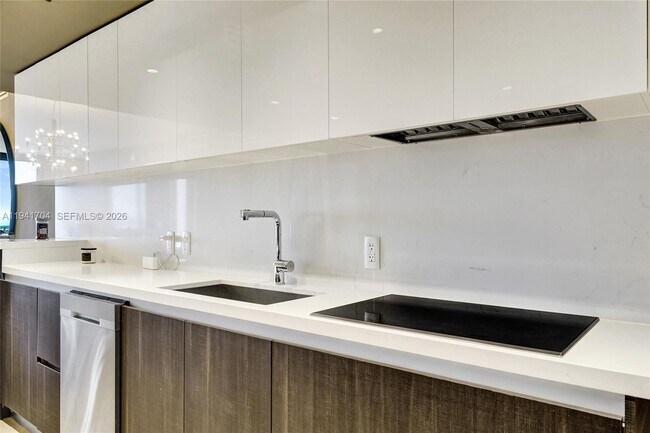 Building Photo - 1800 S Ocean Dr