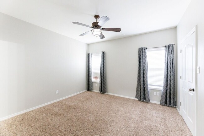 Building Photo - Spacious 3-Bedroom in Gated Community