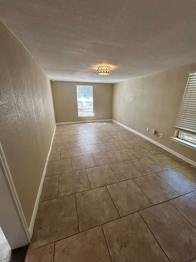 Building Photo - Make yourself at home!