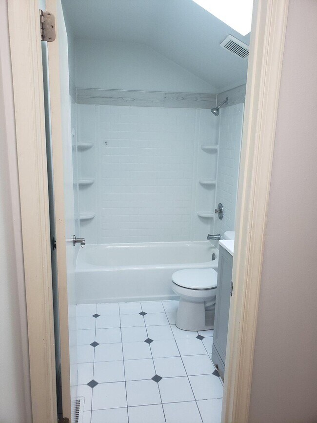 Building Photo - 369 Green Meadow Ln