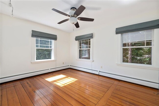 Building Photo - 107 Old Beach Rd