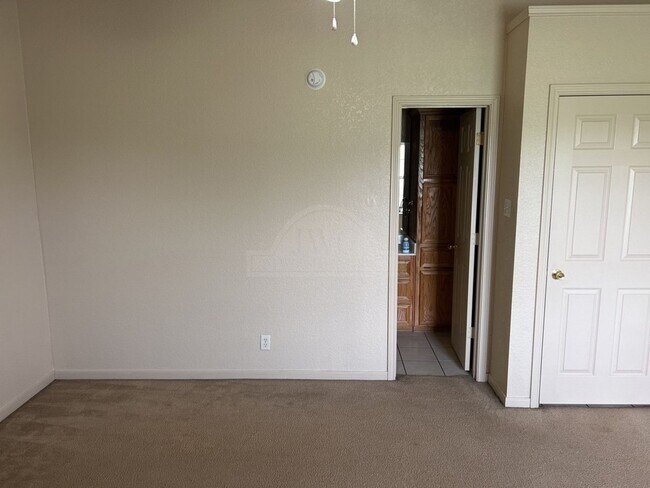 Building Photo - 4704 Pennington Ave