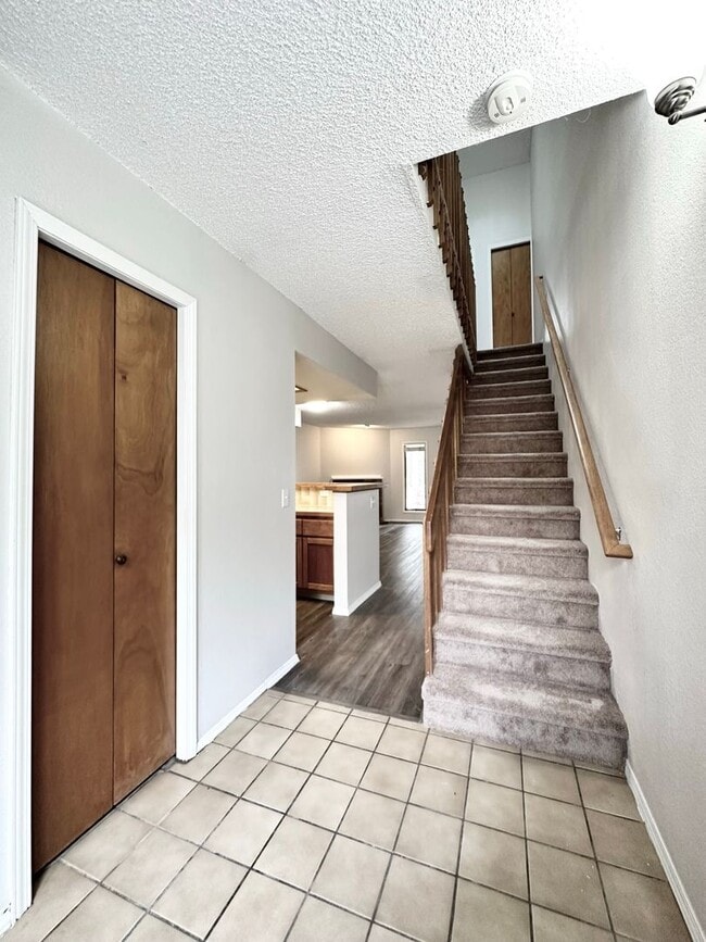 Building Photo - Newly Updated Townhome with Three Balconie...
