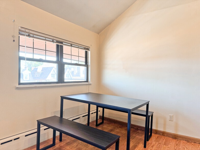 Building Photo - 5856 Darlington Rd