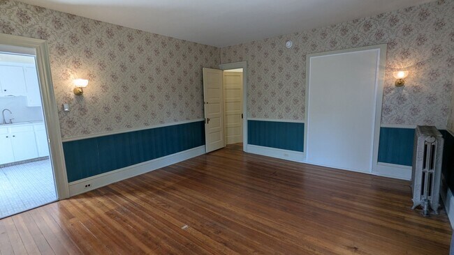 Building Photo - 303 4th St NE