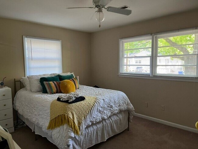 Building Photo - Charming Chapel Hill Cottage Near UNC with Spacious Backyard