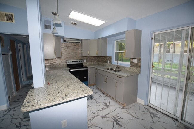 Building Photo - 2637 Healy Dr