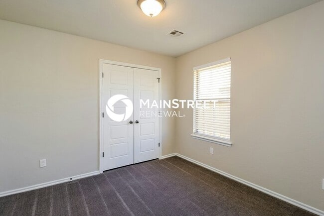 Building Photo - 3 Bedroom Pet-Friendly Home in Yukon, OK w...