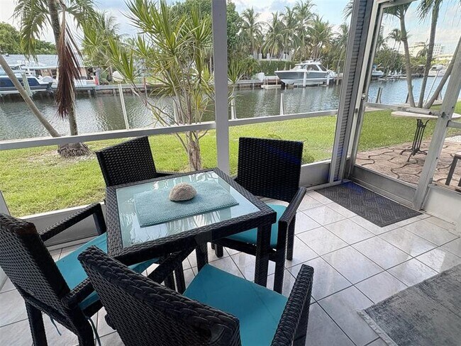 Building Photo - 470 Paradise Isle Blvd