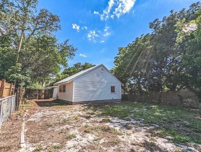 Building Photo - 714 Patterson St