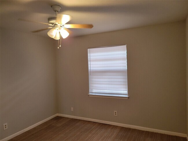 Building Photo - 525 Laurel St