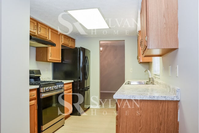 Building Photo - Carve Out a Great Life Here!