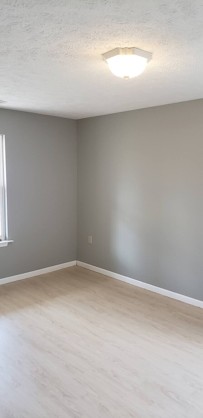 Building Photo - 220 Phillips St