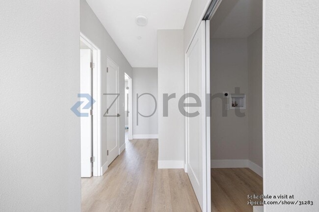 Building Photo - 2087 S El Camino Real