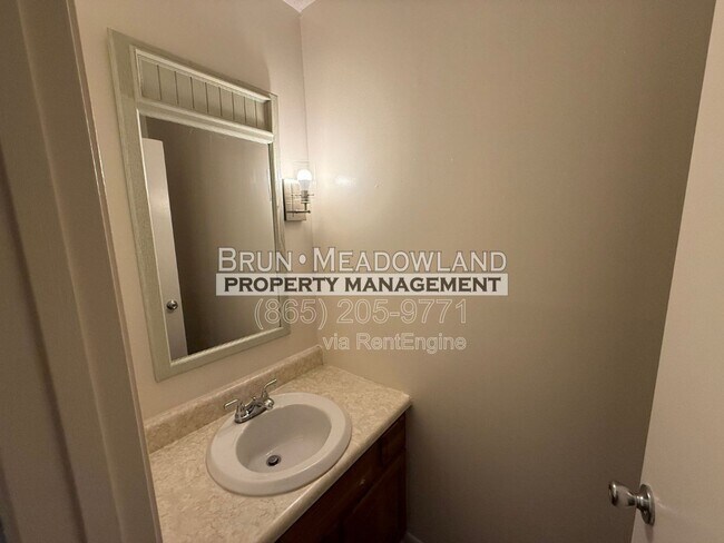 Building Photo - 10417 Victoria Dr