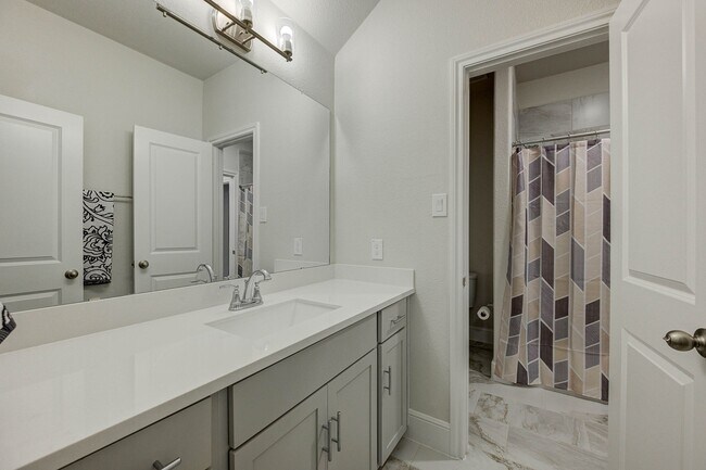 Building Photo - 21820 Enchanted Rock Dr N