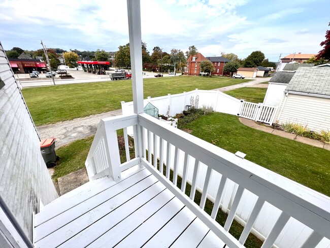 Building Photo - Beaver Falls - 2 bedroom 1 Bath Home