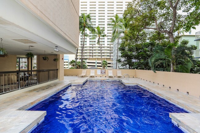Building Photo - Aloha Towers - 2 bedroom, 2 bath corner unit with 1 covered parking stall
