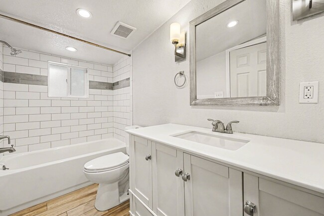 Building Photo - Charming 3-Bedroom Home with Garage & Fenced Yard – Great Location