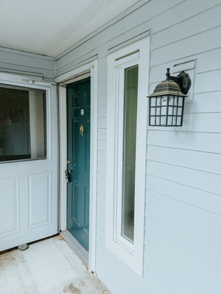 Building Photo - 911 N 163rd St