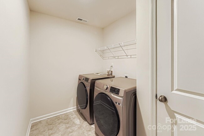 Building Photo - 398 Kennerly Center Dr