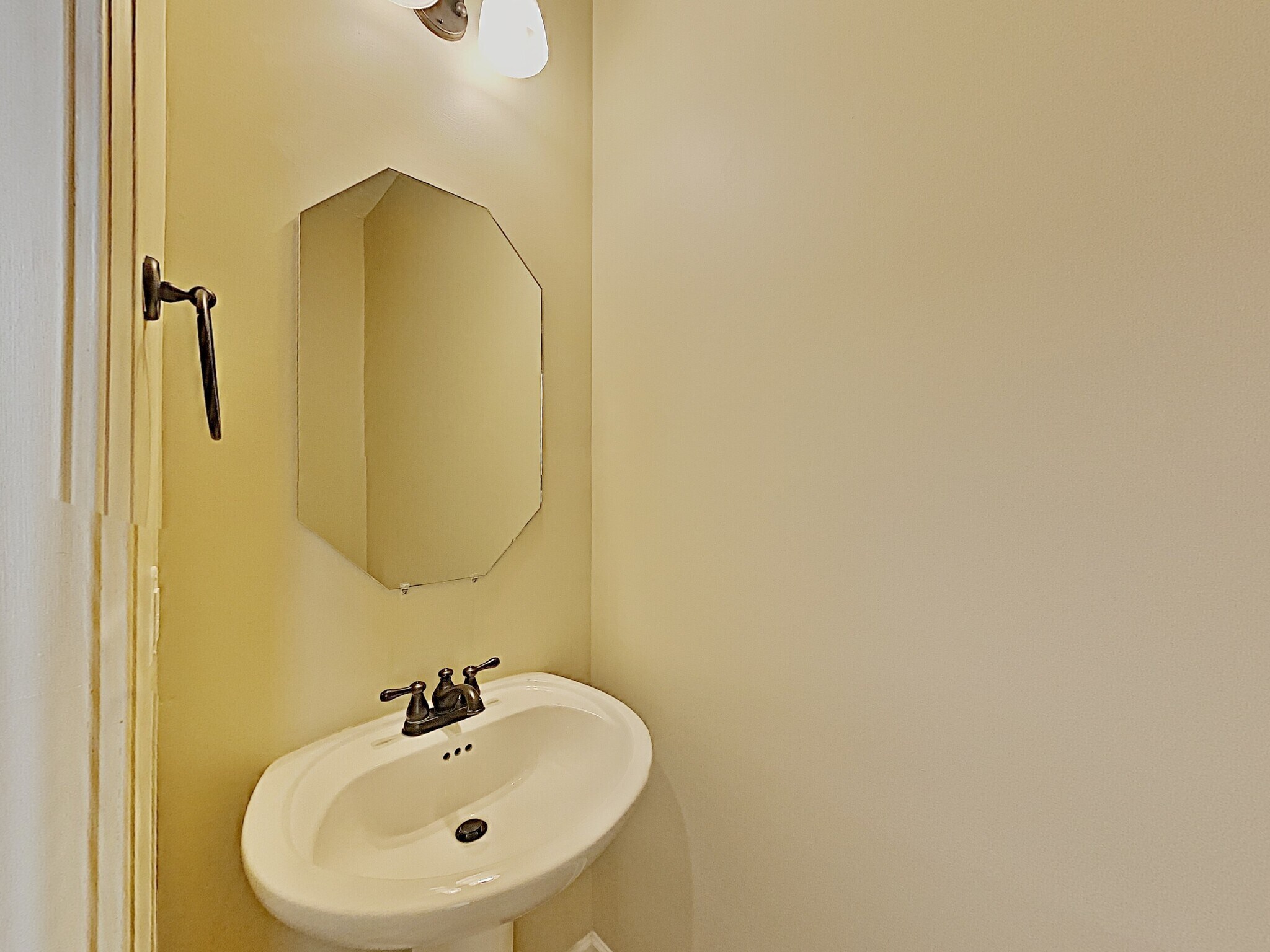 Building Photo - 1205 Sundown Ct